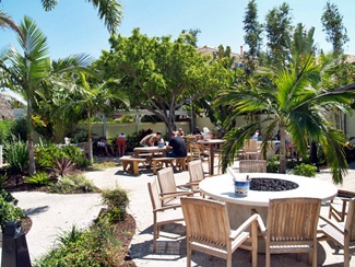 The courtyard area at Pops Sunset Grill near Sarasota